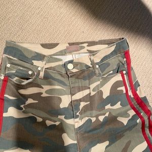 MOTHER fun camo red stripe pant